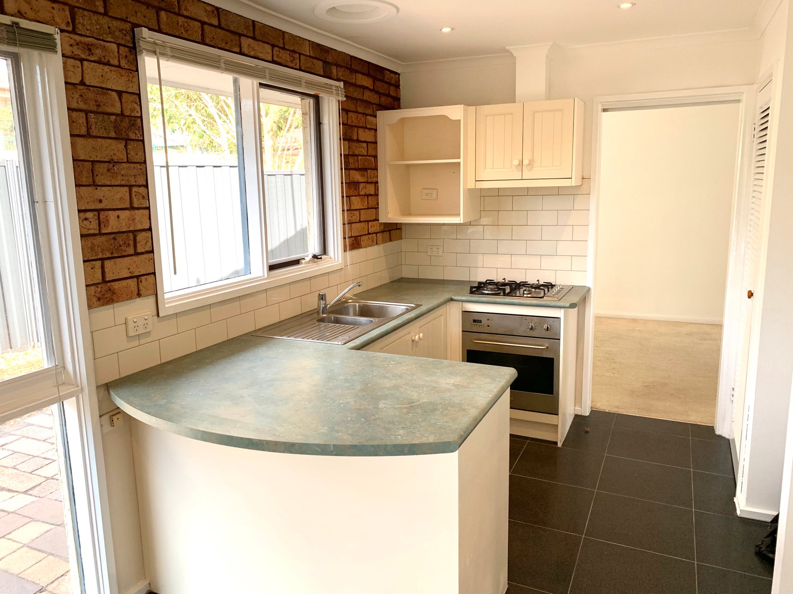 Gallery: 2/4 Vermay Avenue