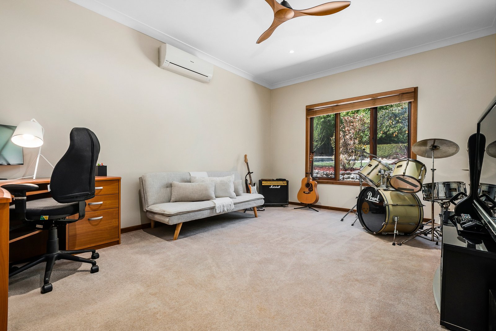 Real Estate and Property in 24 Walkers Road, Woodend, VIC