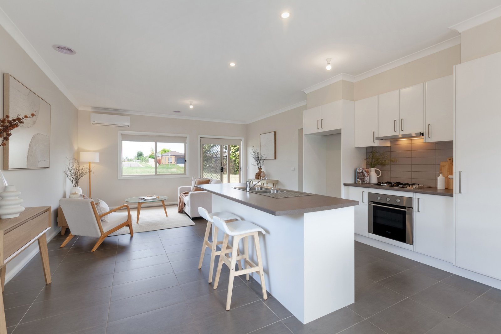 Gallery: 2/4 Waterway Court
