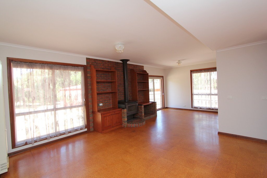 24 Wattletree Drive MOUNT HELEN 11