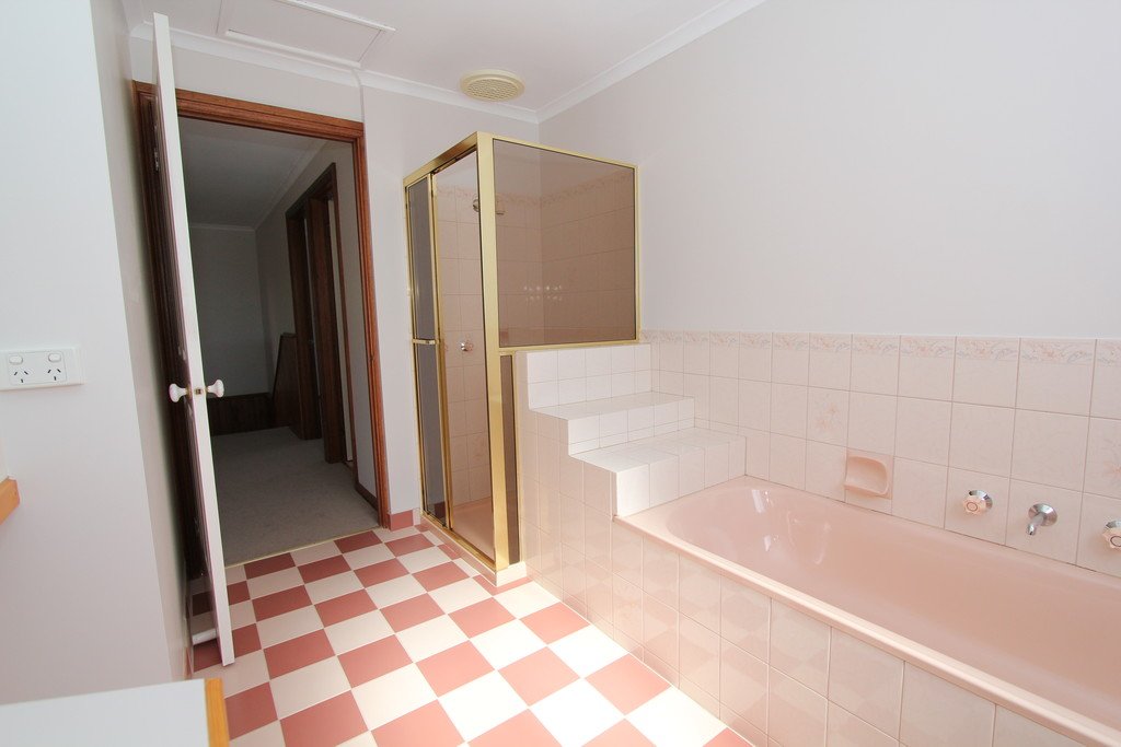 24 Wattletree Drive MOUNT HELEN 21