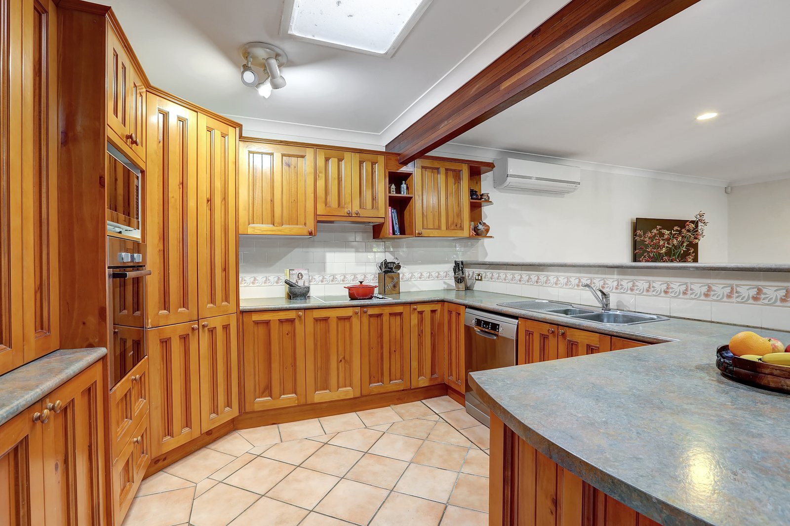 24 William Beach Road KANAHOOKA 3