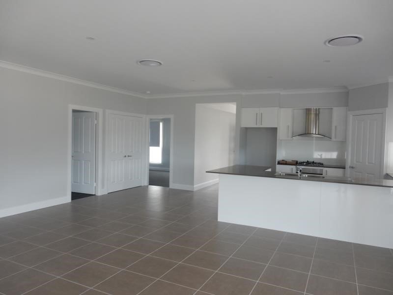 24 William Street TAMWORTH 1