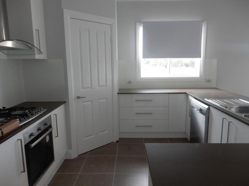 24 William Street TAMWORTH 4