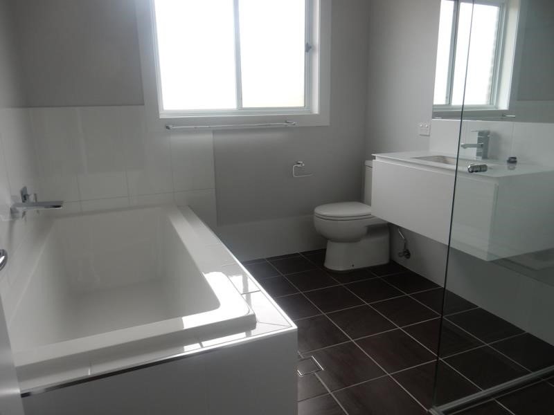 24 William Street TAMWORTH 7