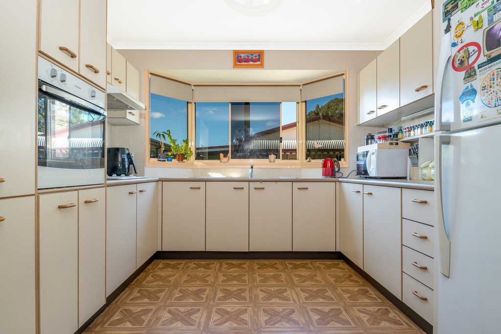 24 Willow Tree Avenue KANAHOOKA 3