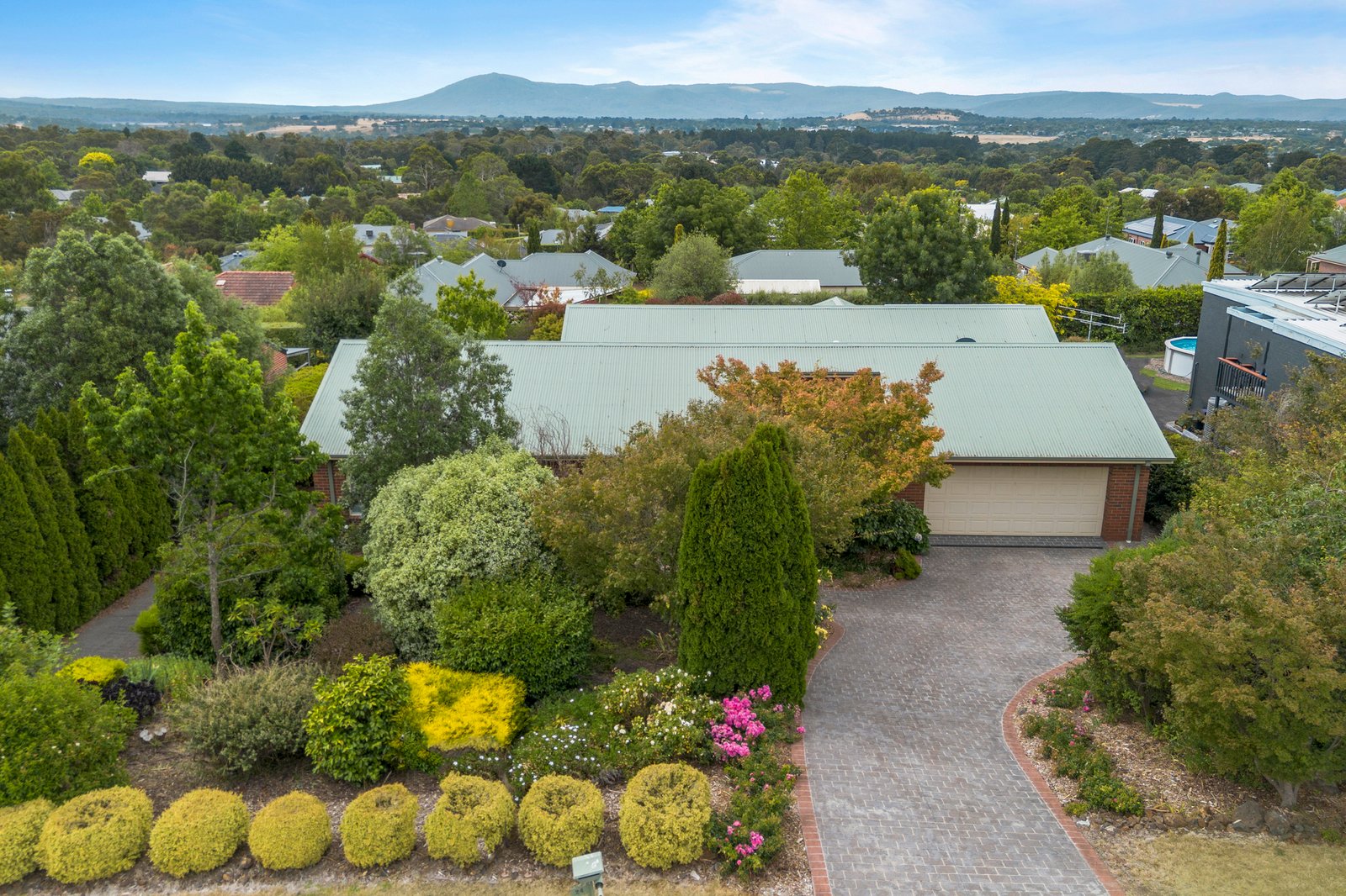 Real Estate and Property in 24 Wyralla Crescent, Gisborne, VIC