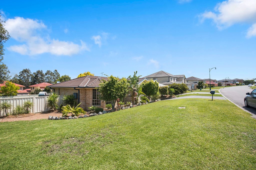 24 Yaldara Avenue THORNTON 3
