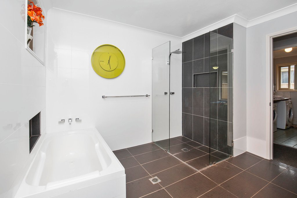 24 Yaldara Avenue THORNTON 20