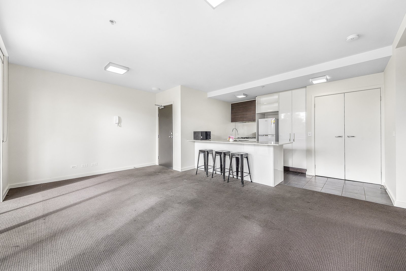 Gallery: 2/4 Yarra Bing Crescent
