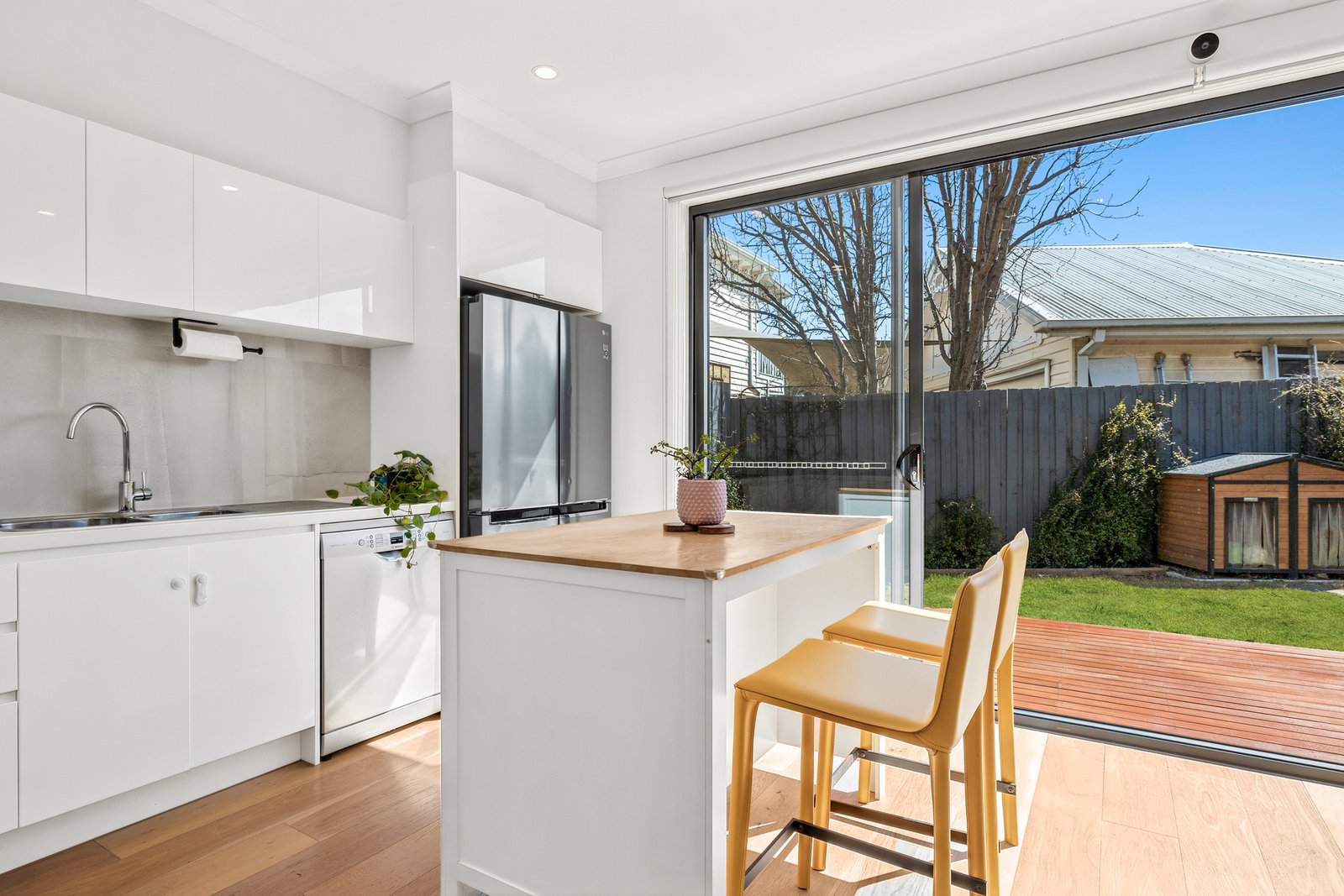 Gallery: 2/4 Yileen Court