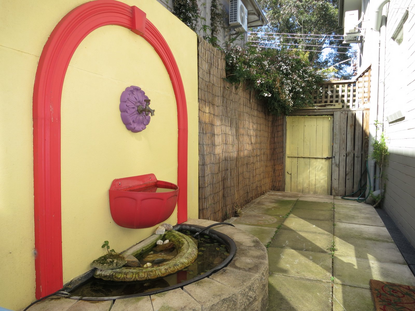 Gallery: 2/4 Yorston Court