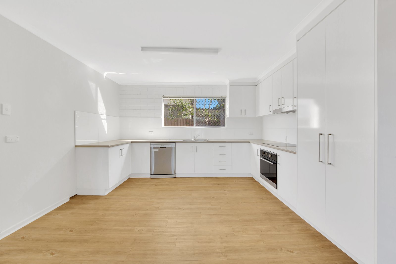 24 Yukana Street BOYNE ISLAND 2