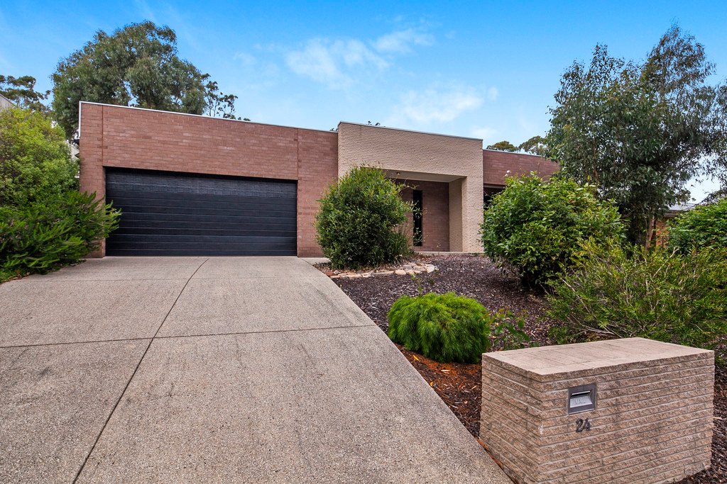 24 Zoe Drive MOUNT HELEN 1