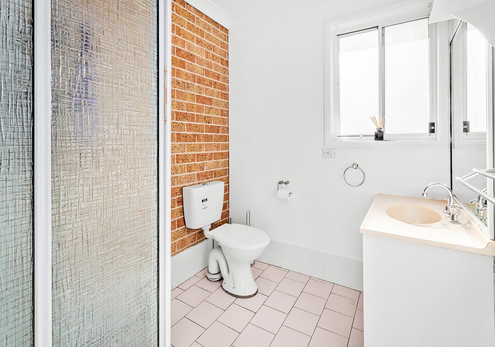 2/40-42 Bateman Avenue ALBION PARK RAIL 6