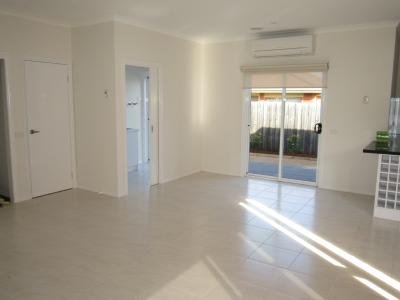 Gallery: 2/40 Beddoe Avenue