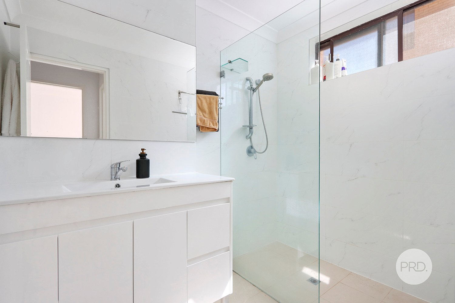 2/40 Hampton Court Road CARLTON 4