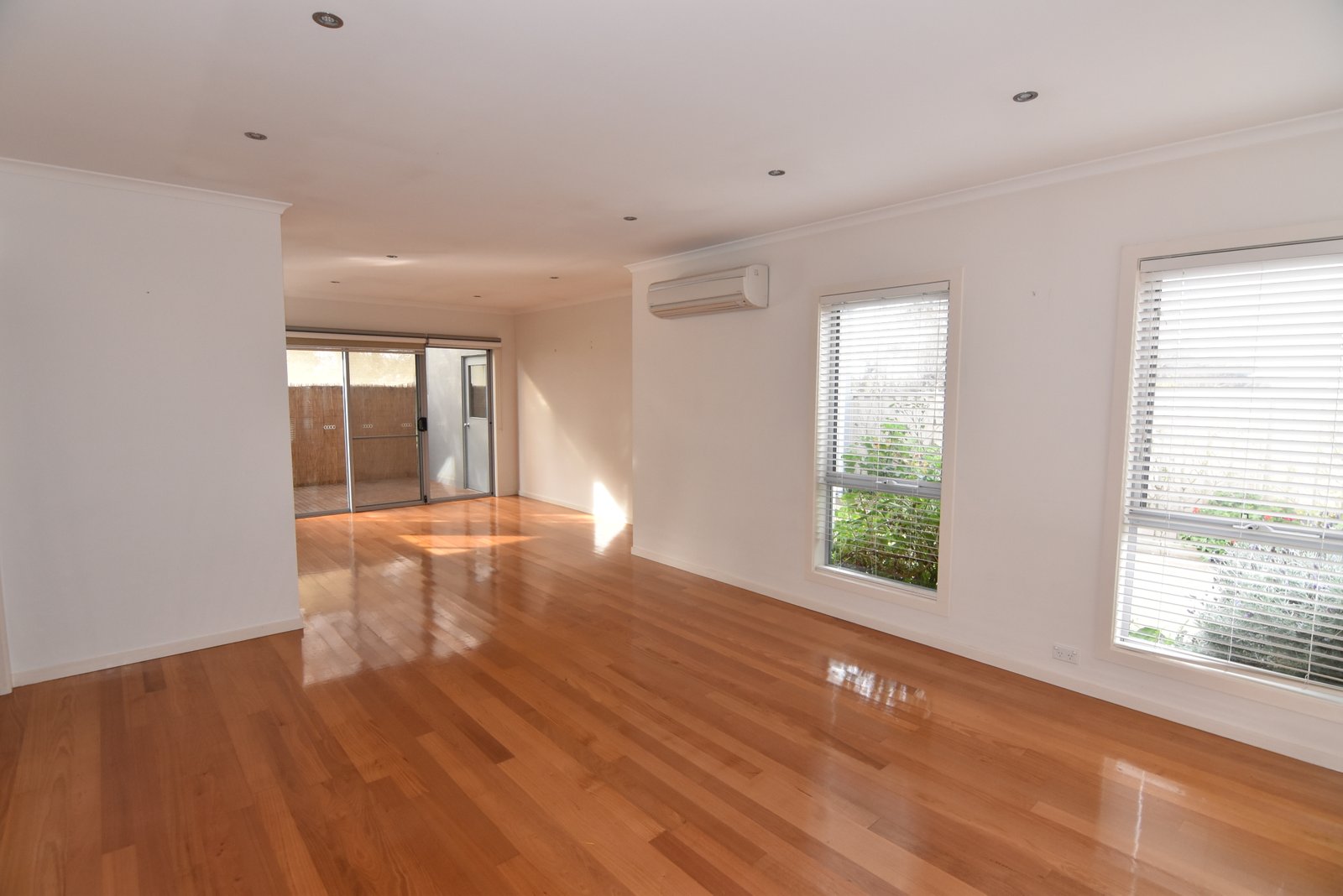 Gallery: 2/40 Thorburn Street