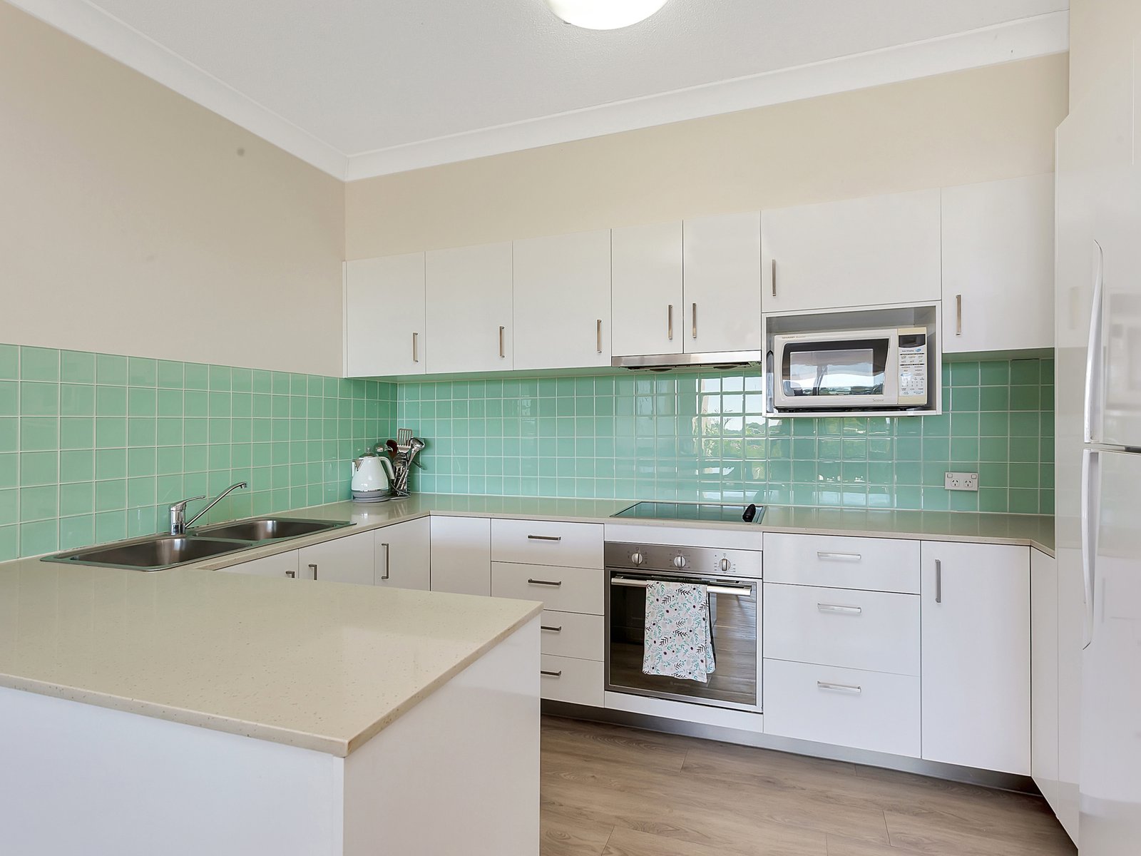 2401/12 Executive Drive BURLEIGH WATERS 3