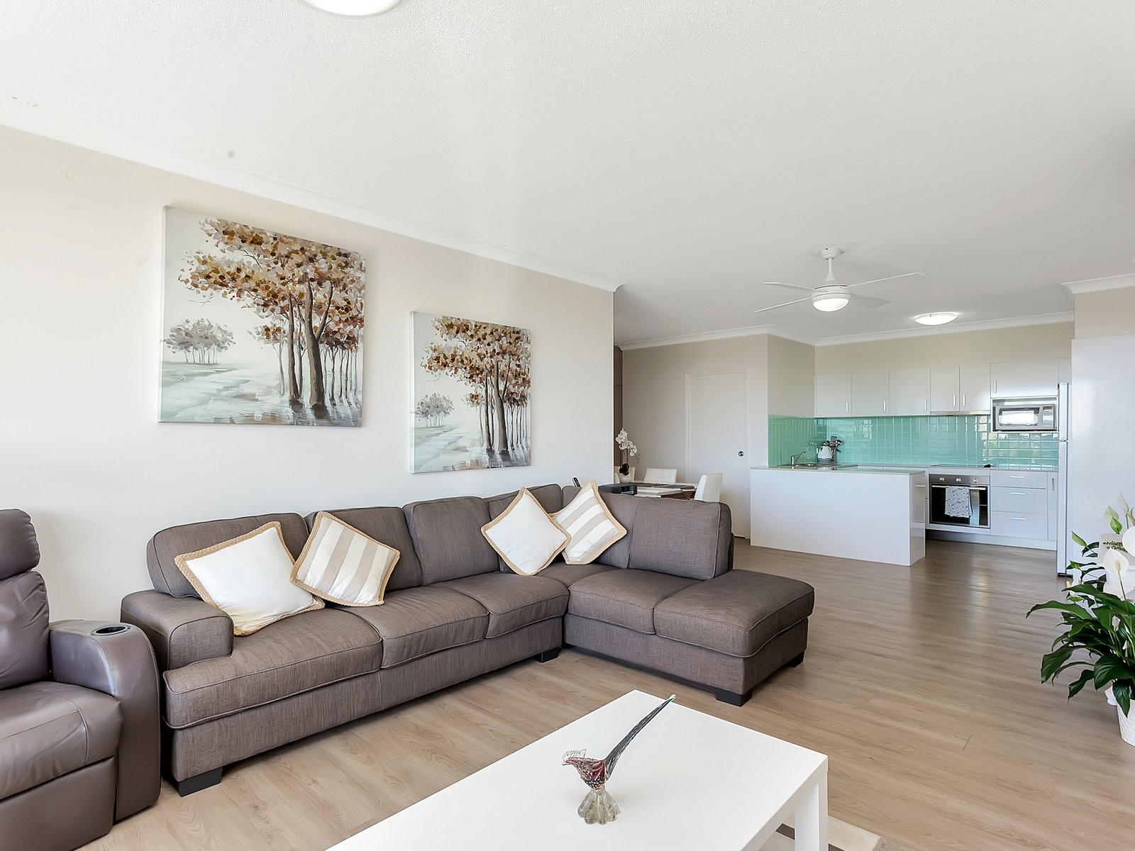 2401/12 Executive Drive BURLEIGH WATERS 4