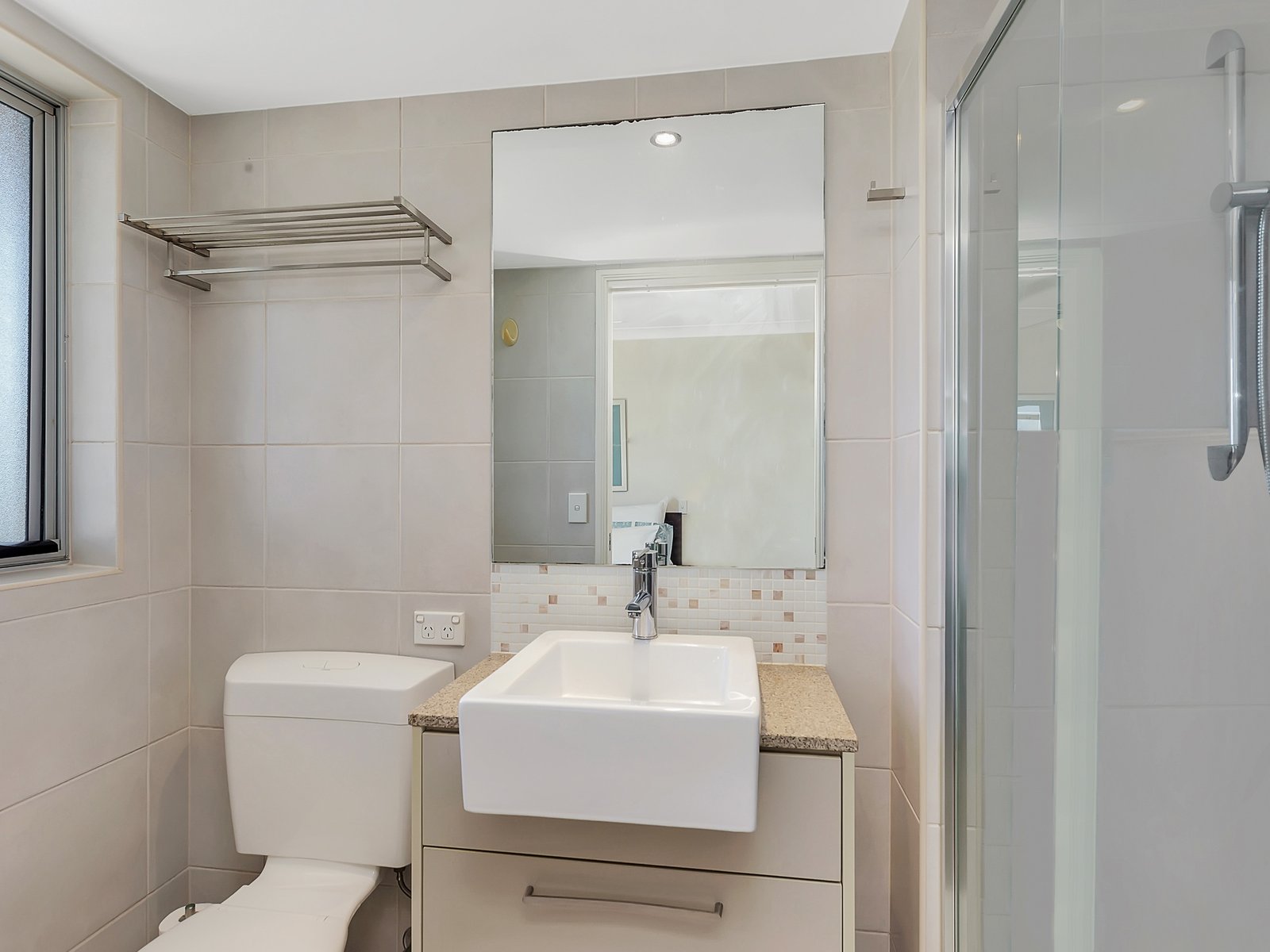 2401/12 Executive Drive BURLEIGH WATERS 8