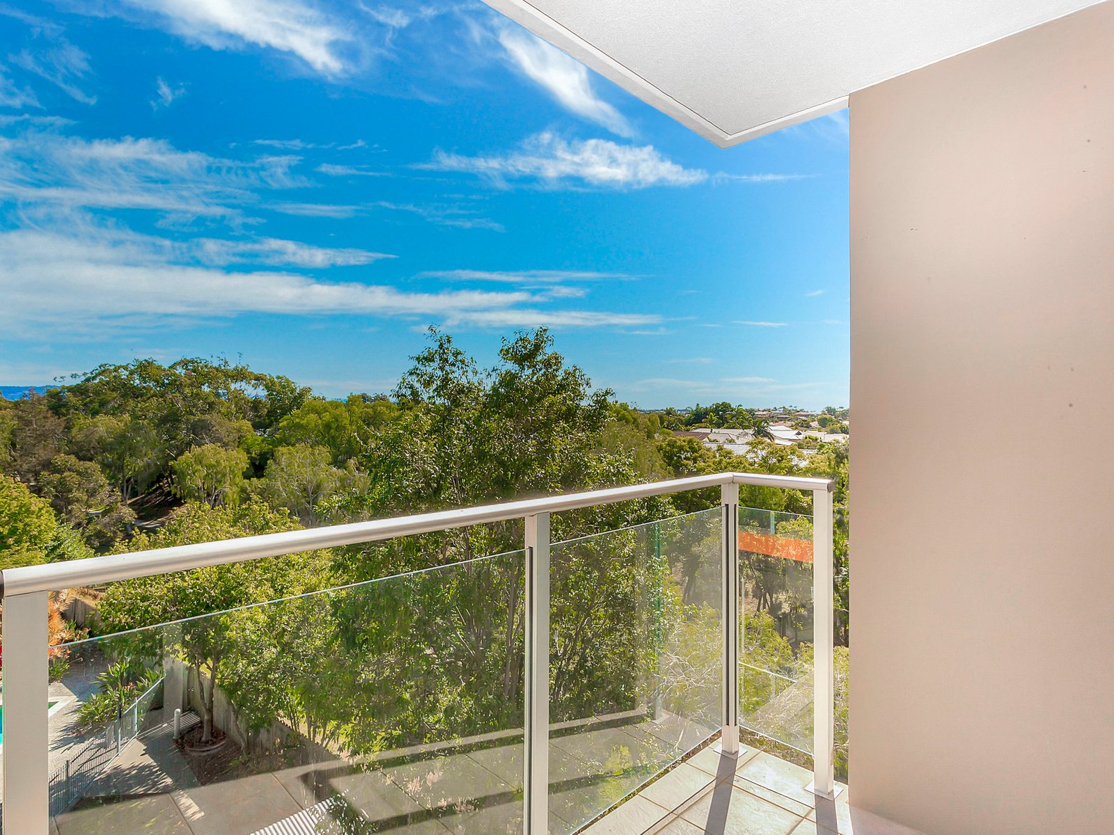 2401/12 Executive Drive BURLEIGH WATERS 10