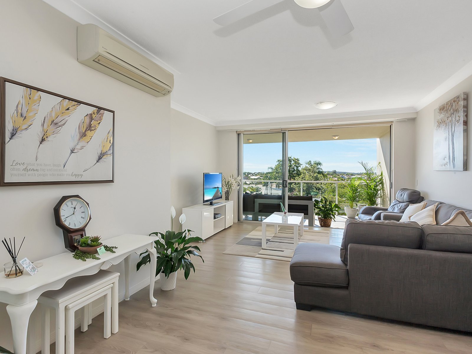2401/12 Executive Drive BURLEIGH WATERS 11