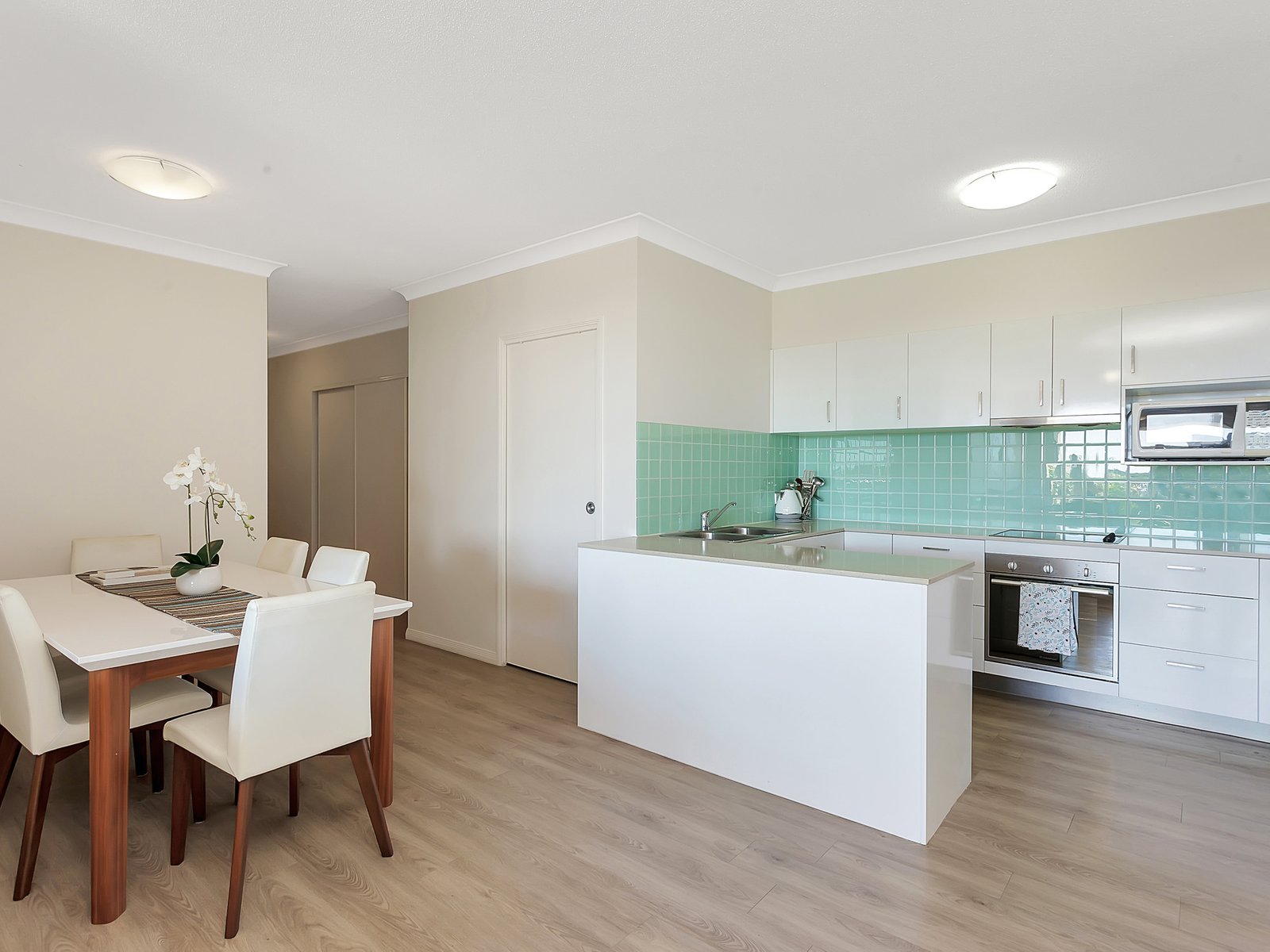 2401/12 Executive Drive BURLEIGH WATERS 12