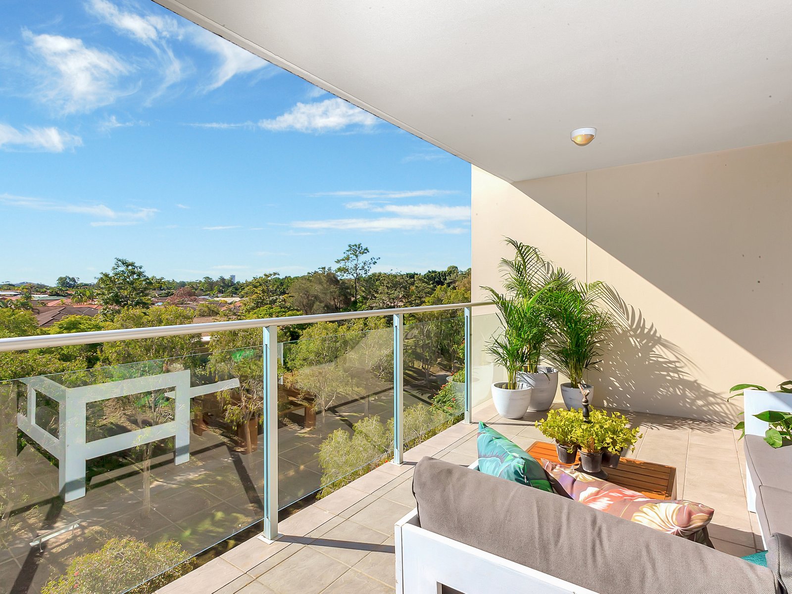 2401/12 Executive Drive BURLEIGH WATERS 13