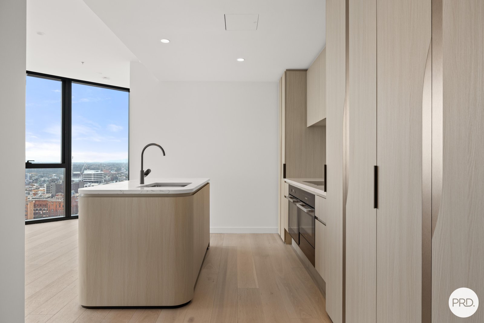 2402/63 La Trobe Street MELBOURNE 4