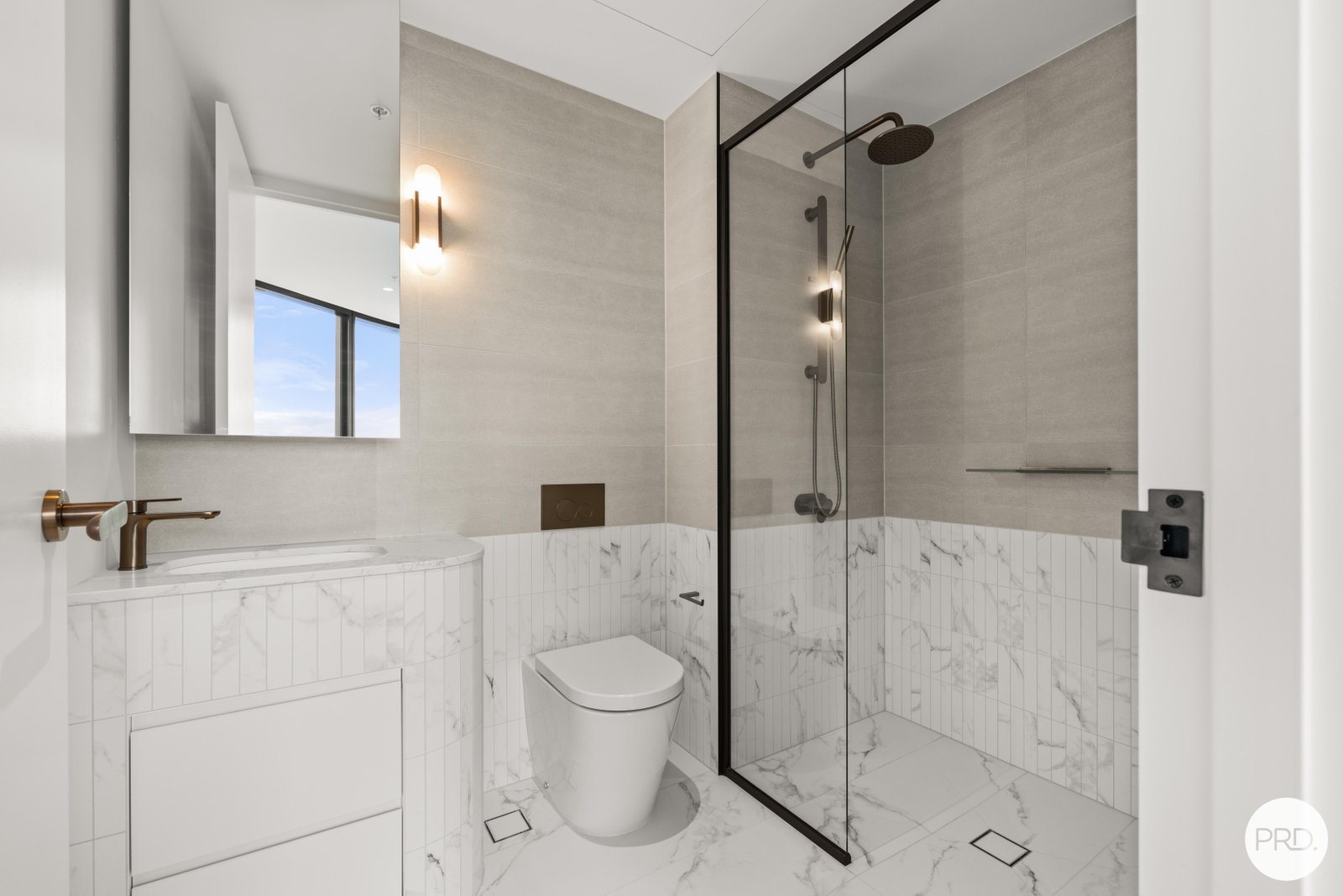 2402/63 La Trobe Street MELBOURNE 10