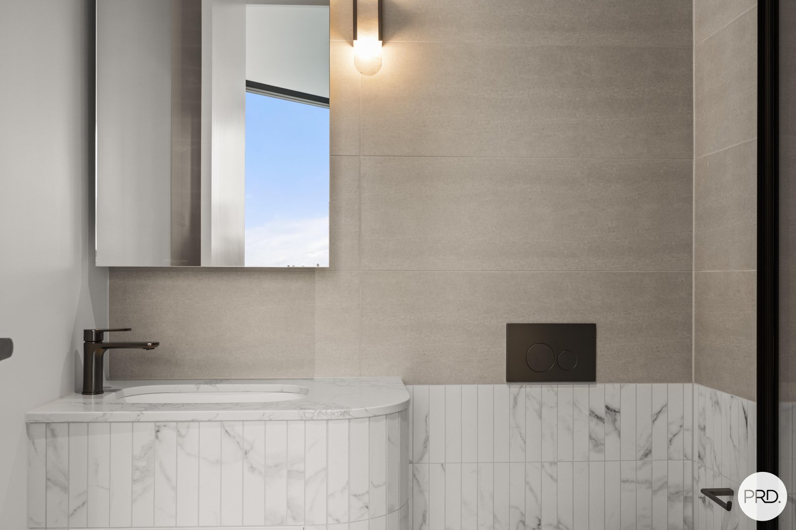 2402/63 La Trobe Street MELBOURNE 11