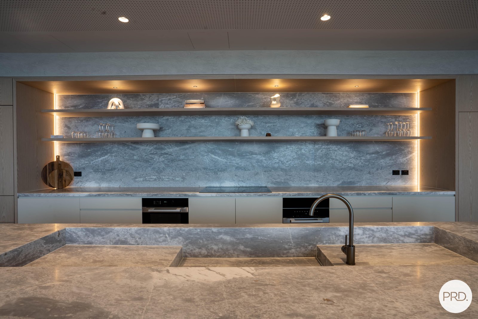 2402/63 La Trobe Street MELBOURNE 18