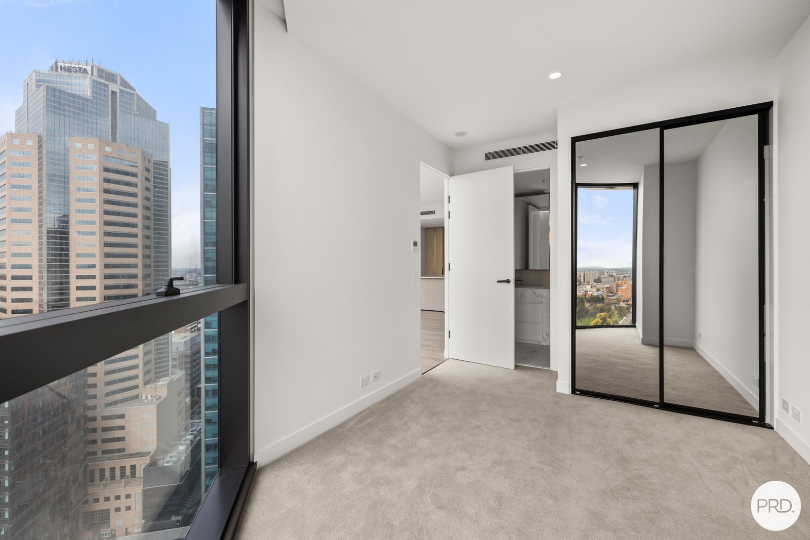 2402/63 La Trobe Street MELBOURNE 9