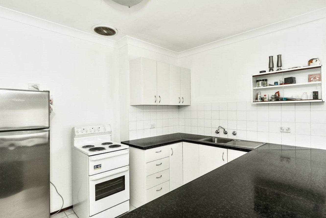 2/409 Olive Street SOUTH ALBURY 4