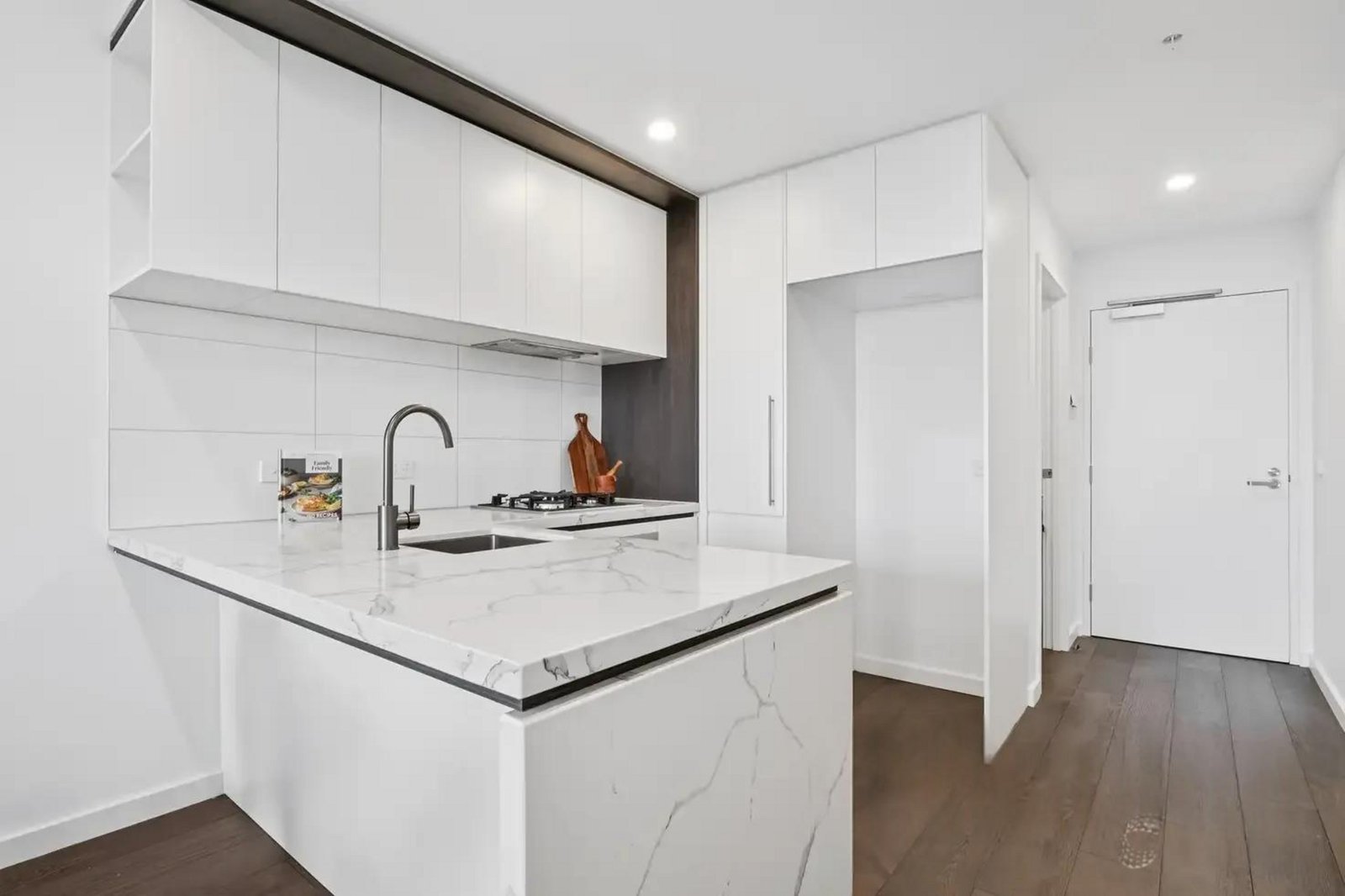 Gallery: 2409/828 Whitehorse Road
