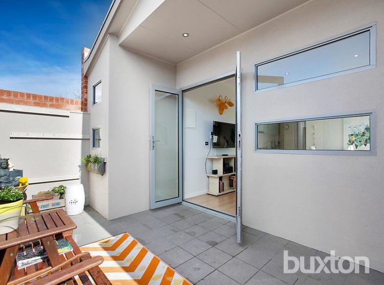 Gallery: 2/40C Victory Boulevard