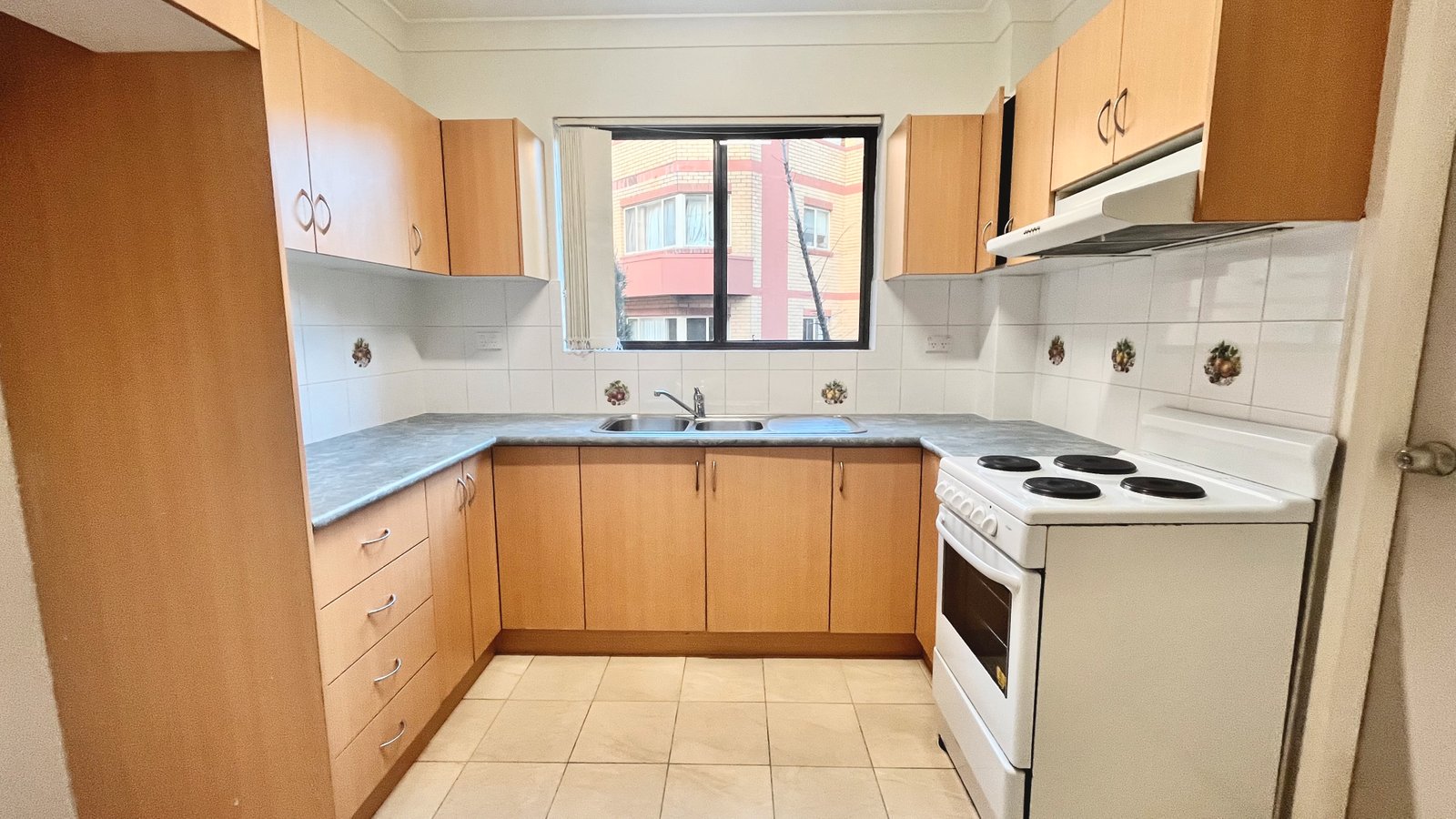 2/41 Campbell Street LIVERPOOL 4