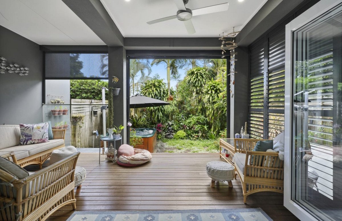 2/41 Kallay Street Miami 2