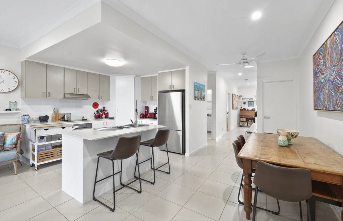 2/41 Kallay Street Miami 5