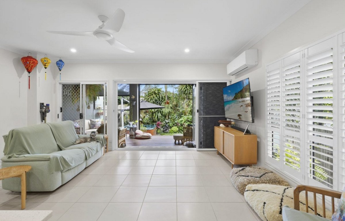 2/41 Kallay Street Miami 7