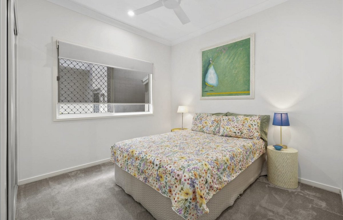 2/41 Kallay Street Miami 10