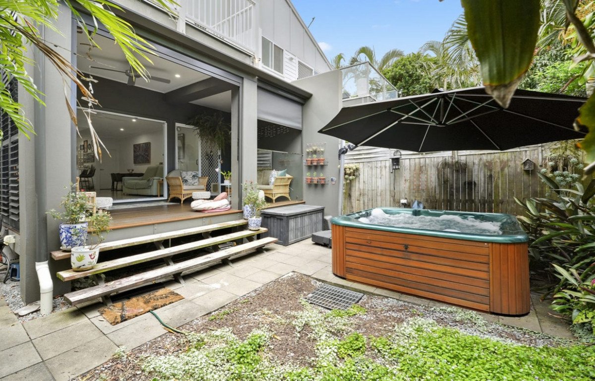 2/41 Kallay Street Miami 16