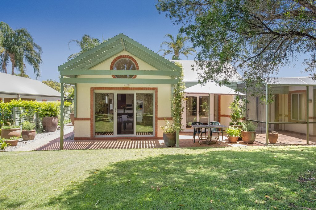 2/41 Kestrel Avenue SALAMANDER BAY 19