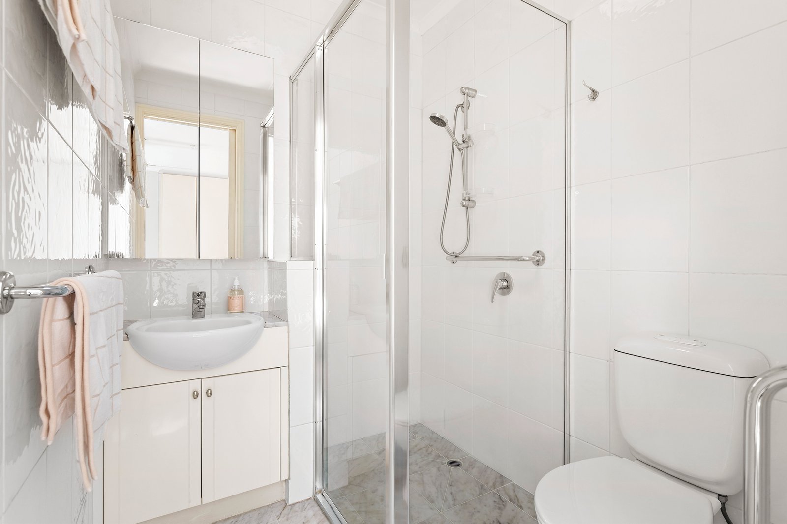 Real Estate and Property in 2/41 Snowdon Avenue, Caulfield, VIC