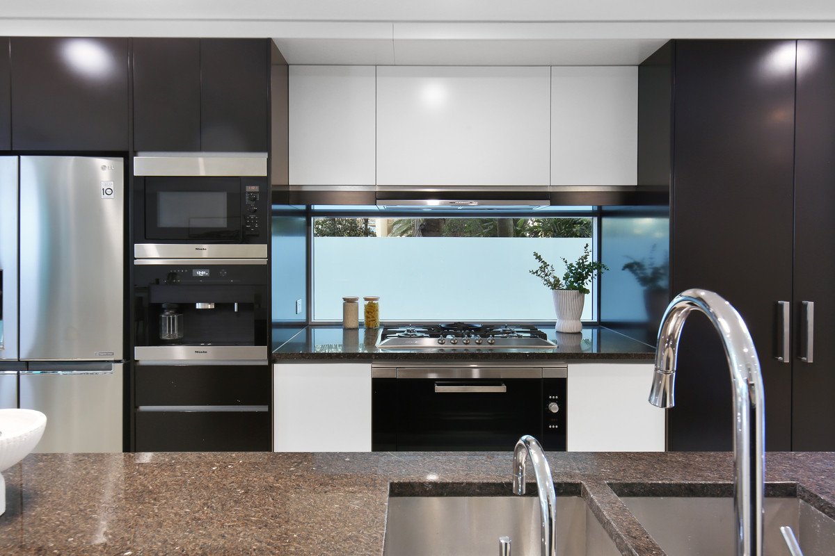 24/106 The Esplanade Burleigh Heads 3