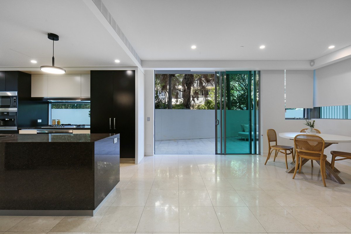 24/106 The Esplanade Burleigh Heads 18