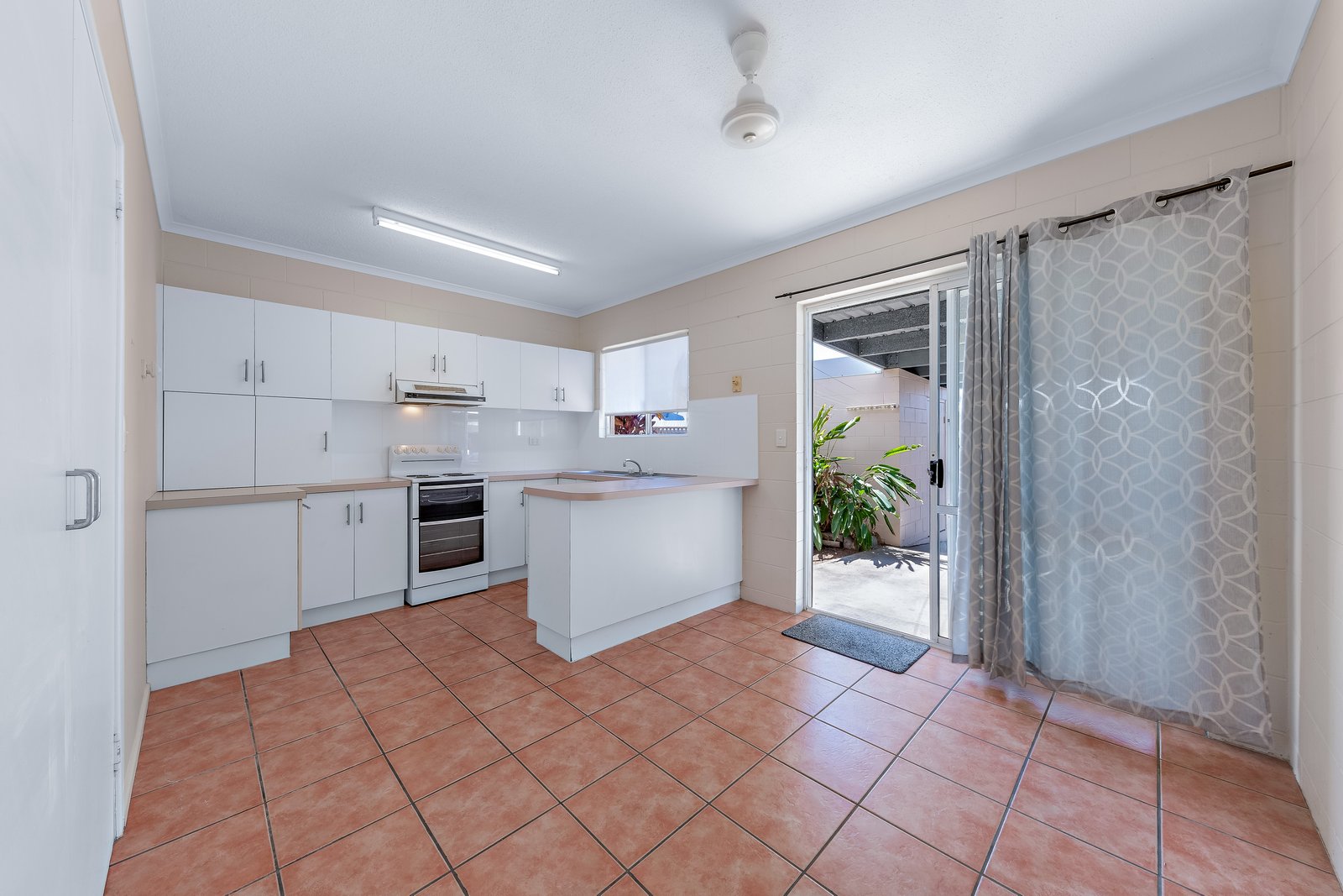 24/11 Island Drive CANNONVALE 3