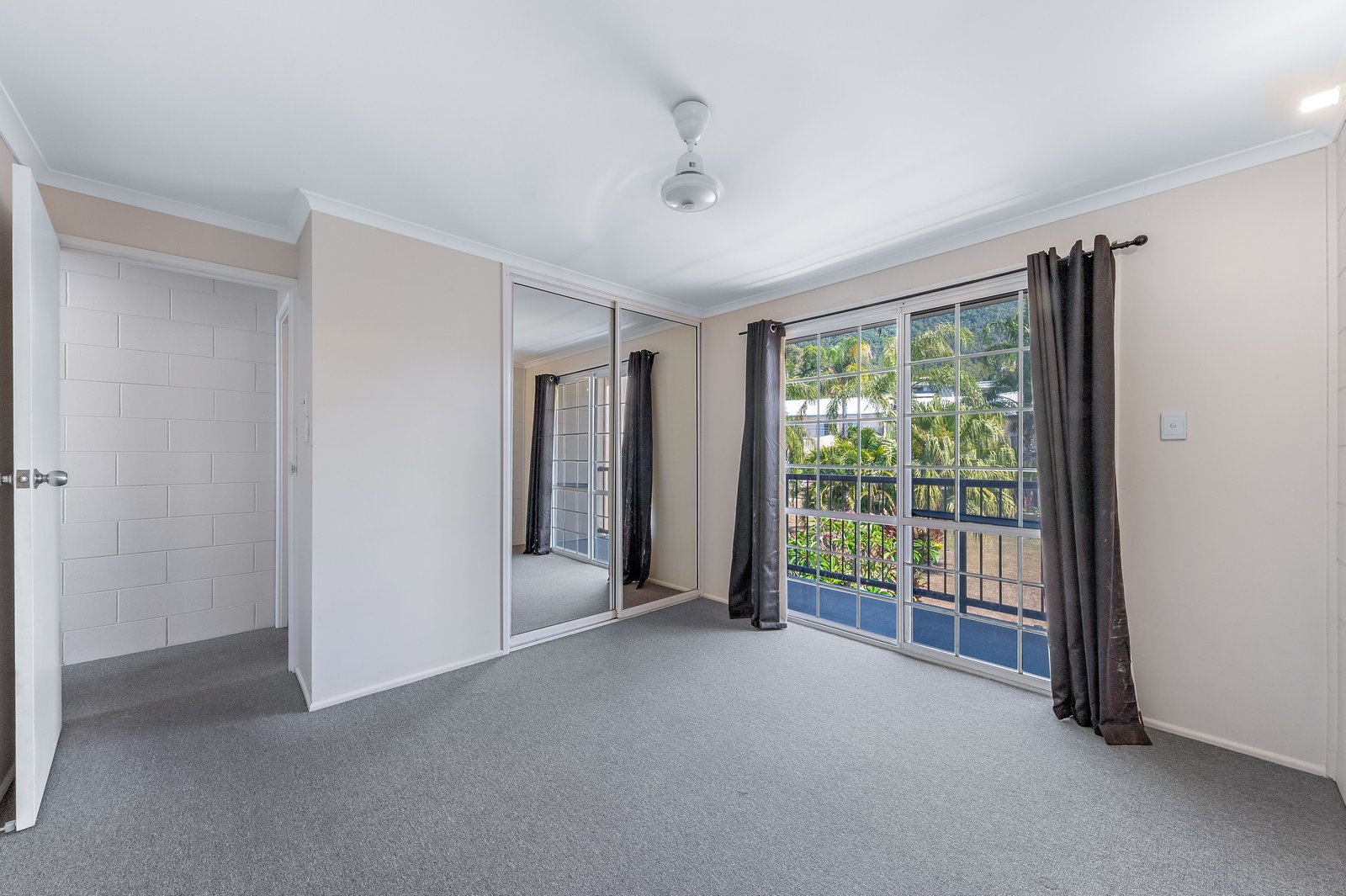 24/11 Island Drive CANNONVALE 7