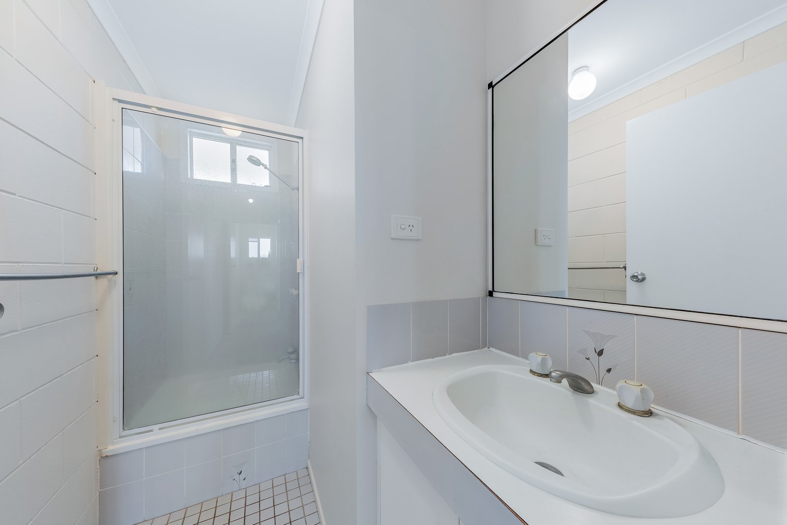 24/11 Island Drive CANNONVALE 8